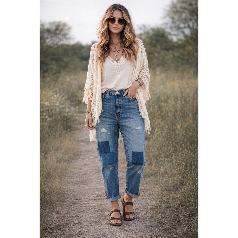 Universal Thread Boyfriend Jeans Distressed Patches Tapered Leg Crop Rolled 16